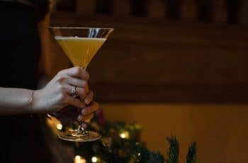 Dark, luxurious seasonal cocktail at Berwick Lodge, a 5-star hotel in Bristol – perfect for a relaxing Twixmas stay.